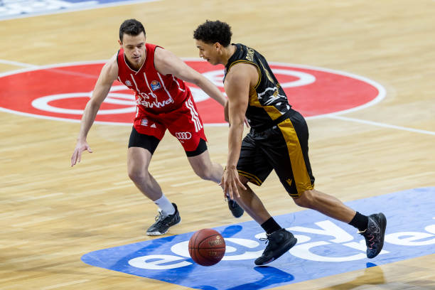 由于伤病问 由于伤病问